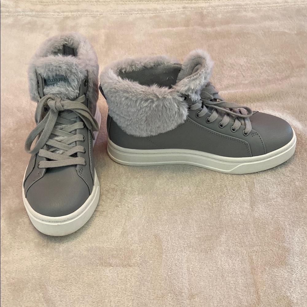 Koolaburra by UGG Women's Sundell Fuzz Chukka Size 6.5